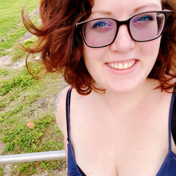 Meet your Posher, Brit - Picture 1 of 1